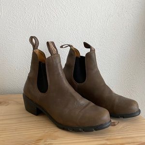 1672 Heeled Blundstone Chelsea Boots, Antique Taupe, Size 8